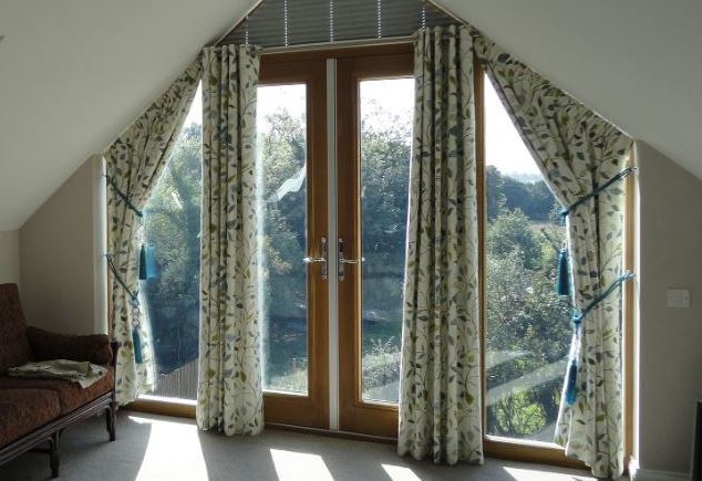 Eyelet curtains Image